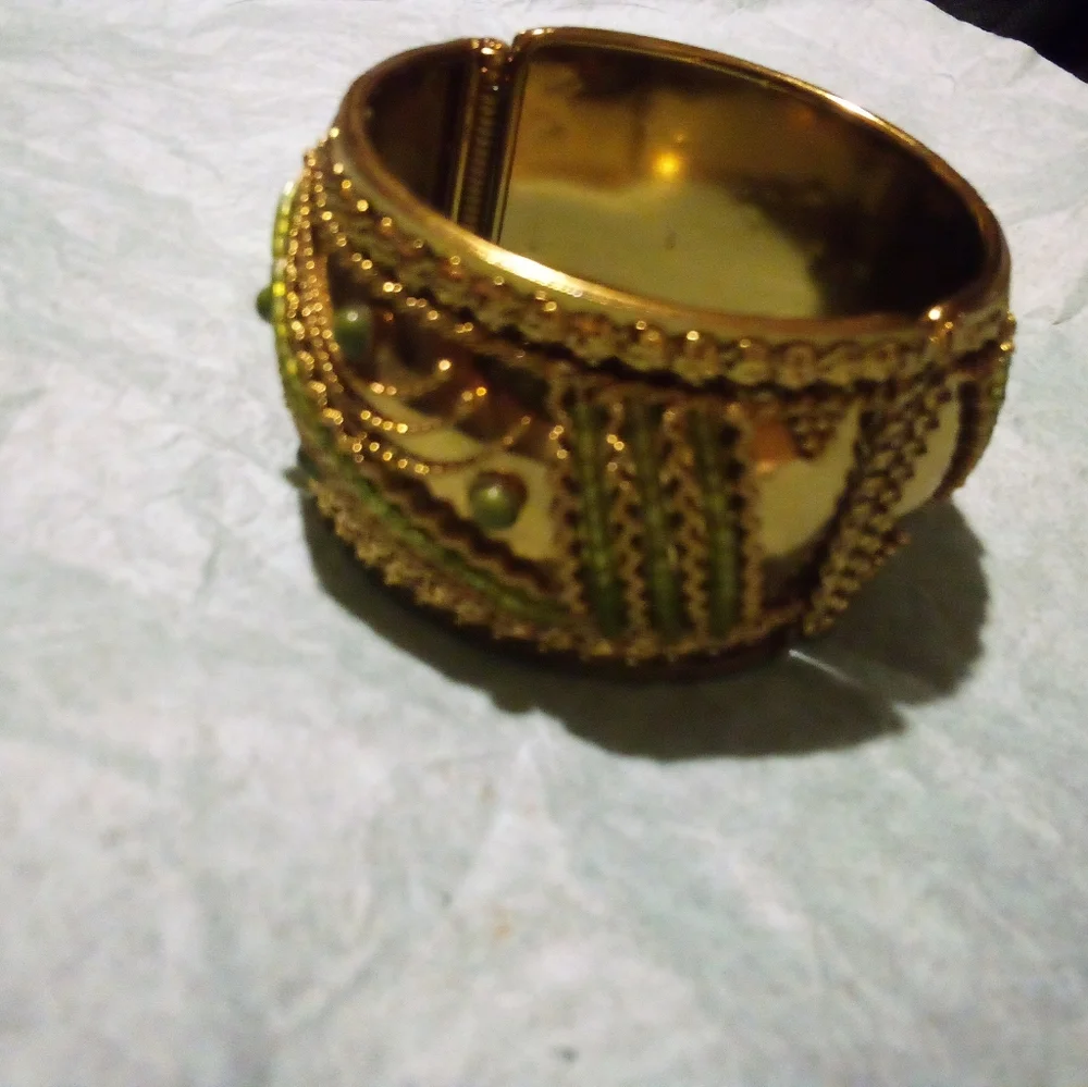 Beautiful Ornate Gold Tone Beaded Filagree Clamp Bracelet